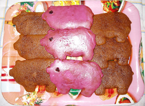 [picture of a plate of pig cookies]