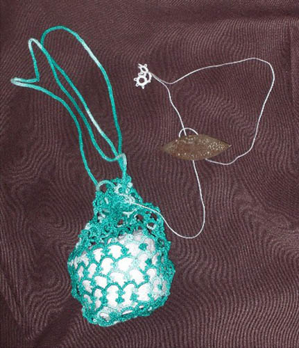 [Picture of green tatted bag with tatting coming out of it]